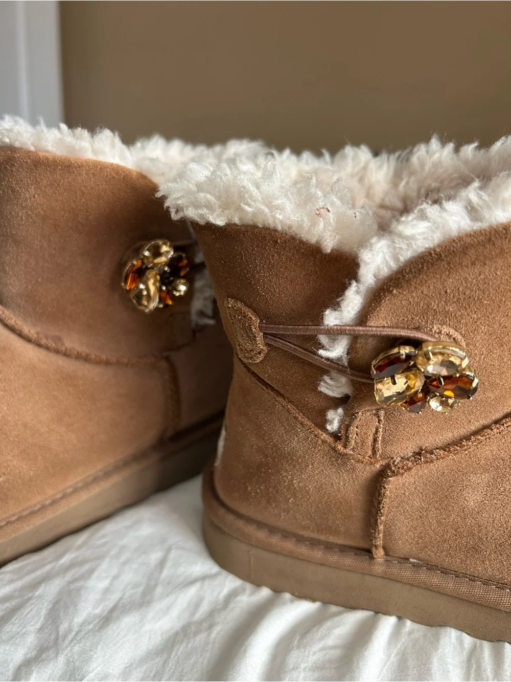UGG Short Shearling Cuff Boots - Chestnut